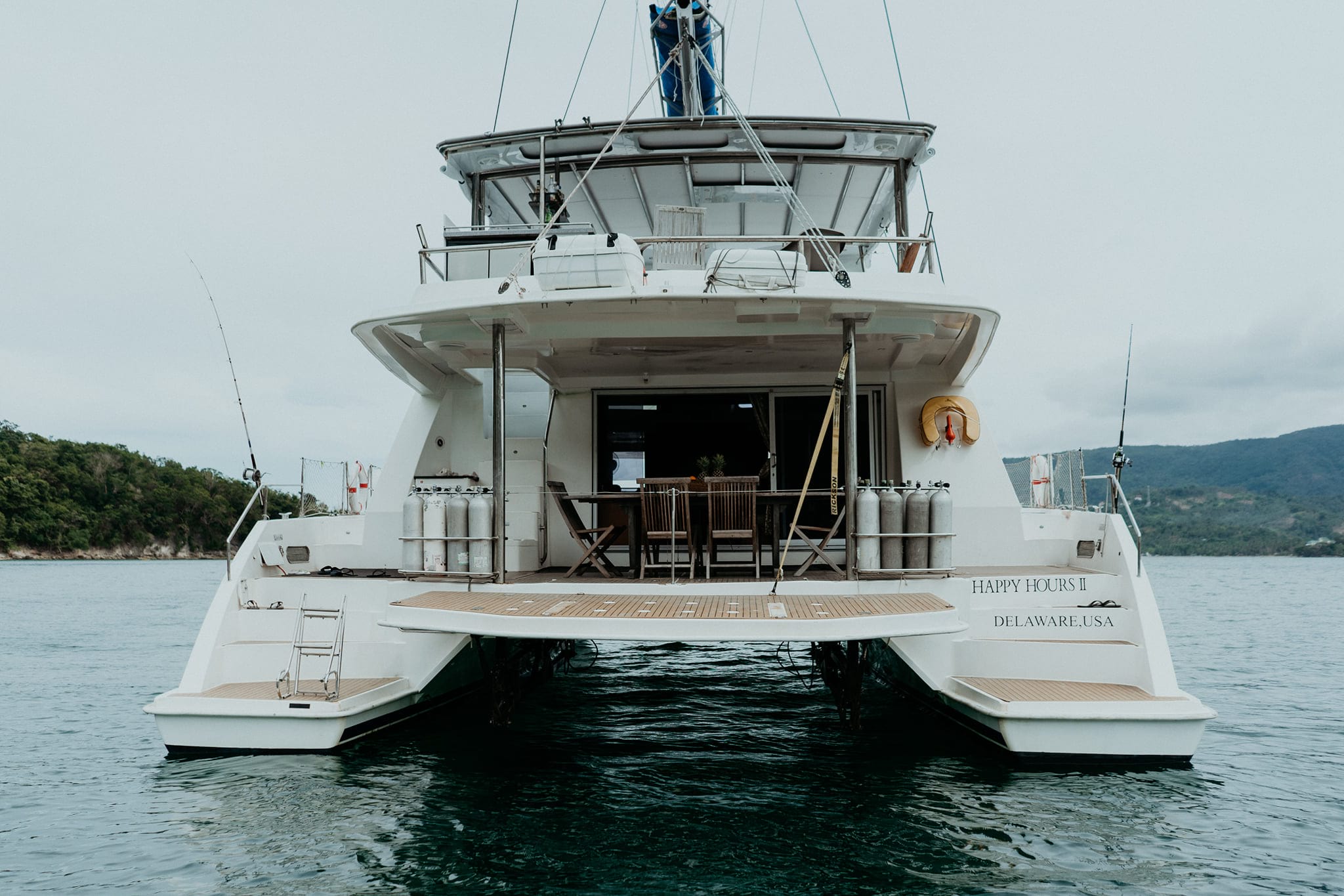 Yacht for rent White Beach Puerto Galera (1)
