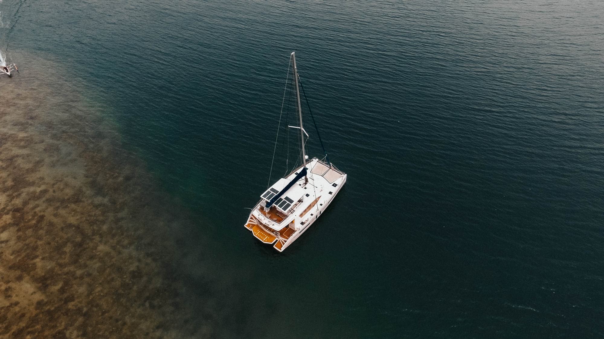 Yacht for rent White Beach Puerto Galera (4)